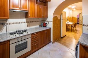 Køkken eller tekøkken på The MAIN square! 2 separated bedrooms, balcony