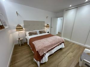 A bed or beds in a room at Oktheway Real Historic Center