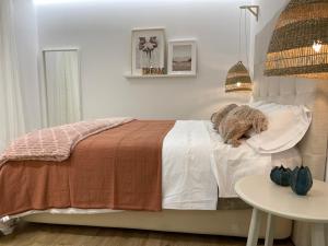 A bed or beds in a room at Oktheway Real Historic Center