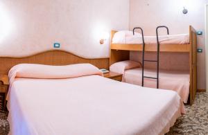 A bed or beds in a room at Hotel Terrazzo d'Abruzzo