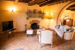 A seating area at San Carlo a La Molinella