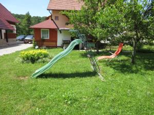 Vonkajšia záhrada v ubytovaní Guest House Wolf