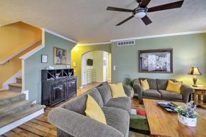 Galeriebild der Unterkunft Arts and Design District Condo Steps to Monon Trail in Carmel