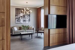 TV a/nebo společenská místnost v ubytování Radisson Blu Hotel Hannover