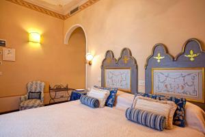 Postel nebo postele na pokoji v ubytování Hotel Villa Marsili