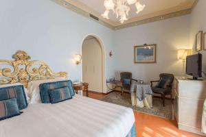 TV a/nebo společenská místnost v ubytování Hotel Villa Marsili