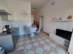 Kuchyňa alebo kuchynka v ubytovaní Apartments Bernarda