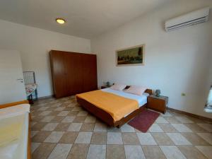 Posteľ alebo postele v izbe v ubytovaní Apartments Bernarda