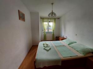 Posteľ alebo postele v izbe v ubytovaní Apartments Bernarda