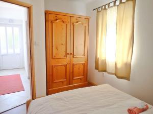 Postel nebo postele na pokoji v ubytování Apartment in Starigrad-Paklenica 41710