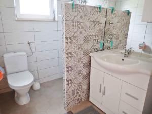 Koupelna v ubytování Apartment in Starigrad-Paklenica 41710 + 20 fotografií