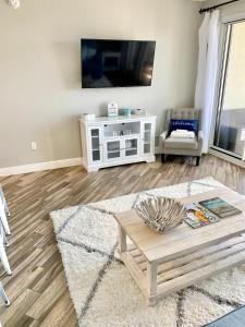 A seating area at 122 Seascape Dr Unit 1406