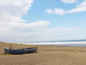 a blue boat sitting on a sandy beach at Sands End Cottage in Redcar