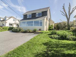 a large house with a driveway in the yard at Crantock Bay House in Crantock
