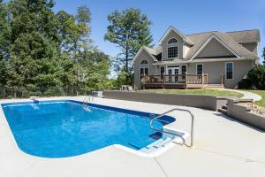 Gallery image of Mountain Shadows BRAND NEW Luxurious House with Heated Pool - Games - And More Near Asheville! in Leicester