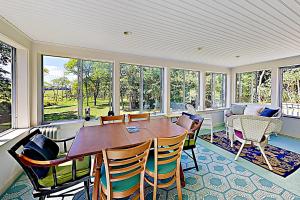 Posezení v ubytování Brookview Bungalow