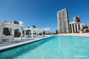 Πισίνα στο ή κοντά στο Waikiki beach cozy studio no resort fee
