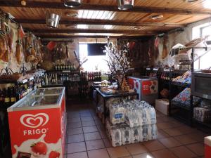 a store with a lot of bottles of water at Hostal Sali in Pelabravo