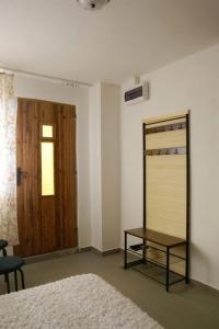a room with a bed and a table and a door at Malé útulné studio s koupelnou a kuchyňkou in Svinařov