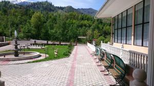 Nespecifikovaný výhled na hory nebo výhled na hory při pohledu z hotelu