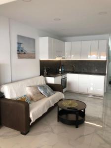 Postel nebo postele na pokoji v ubytování Exclusives Apartment 10 meters to Ocean