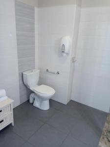 Koupelna v ubytování Hôtel des Vignes