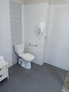 Koupelna v ubytování Hôtel des Vignes + 37 fotografií