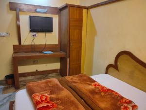 Et tv og/eller underholdning på Hotel Nandi Mahadev By WB Inn