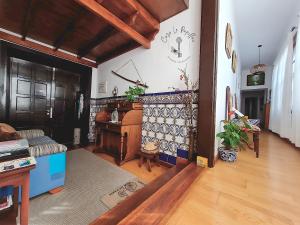 a living room with a desk and a piano at Casa Le Papillon in La Laguna