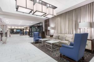a lobby with a couch and blue chairs at Wyndham Philadelphia-Historic District in Philadelphia