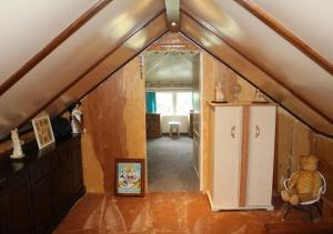 a hallway in a house with an attic at B&B Luttelhof, de goedkoopste in de regio ! in Luttelgeest