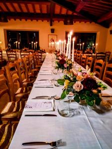 A restaurant or other place to eat at La Chiusetta