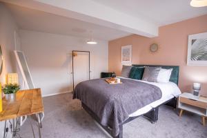 Легло или легла в стая в Saltbox Properties- LARGE!! 3 bed, 3 bath house, parking, fast wifi, town centre location! sleeps 6