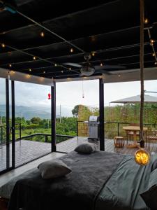 Postel nebo postele na pokoji v ubytování Oasis Glamping Tena Cun Vía La Mesa Anapoima