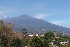 Nespecifikovaný výhled na hory nebo výhled na hory při pohledu z vily