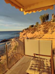a room with a view of the ocean at Paseo Playa de los Estudiantes in Villajoyosa