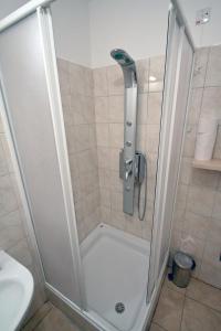Kúpeľňa v ubytovaní Apartments Tamarix + 37 fotografií