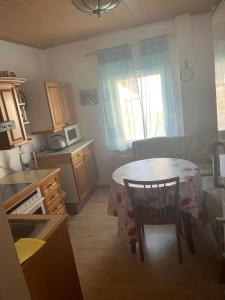 Kuchyň nebo kuchyňský kout v ubytování Haus Zauberwald