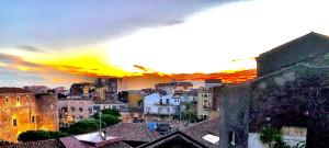 Uma vista da montanha tirada do cama e café (B&B) 