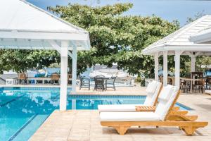 Bazén v ubytování Barefoot Cay Resort nebo v jeho okolí
