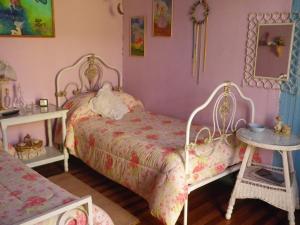 Llit o llits en una habitació de Hostal Renoir