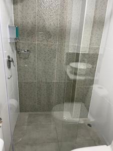 Hermoso Apartaestudio con excelente ubicación的一间浴室