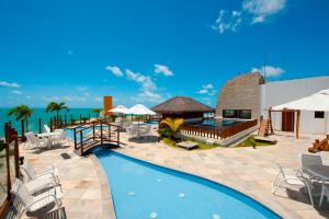 A piscina localizada em Pontalmar Praia Hotel ou nos arredores