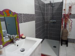 Foto dalla galleria di Mapi des Iles - chambre chez l'habitant a Le Gosier