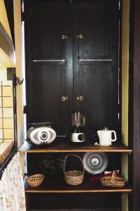 Coffee and tea making facilities at Casa rural Los Madroños