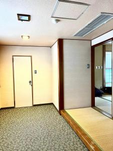 an empty room with a door and a mirror at 雅竹Miyabitake in Yugawara