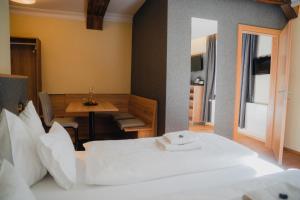 Postel nebo postele na pokoji v ubytování Hotel Restaurant DAS RÖSSL