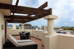 Ein Balkon oder eine Terrasse in der Unterkunft Fino Hotel & Suites