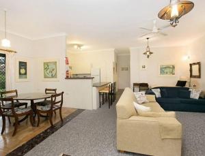 Gallery image of Chez Vous French Cottage - Pokolbin Hunter Valley! in Pokolbin