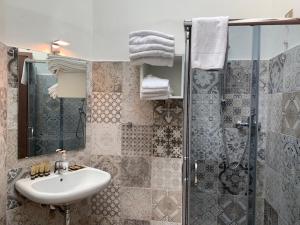 a bathroom with a sink and a shower at Il Ghetto Farm Holiday in Soiano del Lago